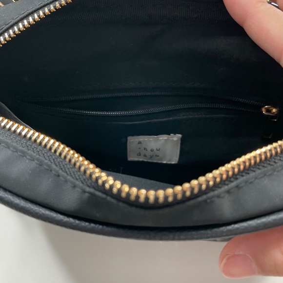 NEW w/o tag! Shoulder Messenger Bag from Target! - Picture 5 of 9